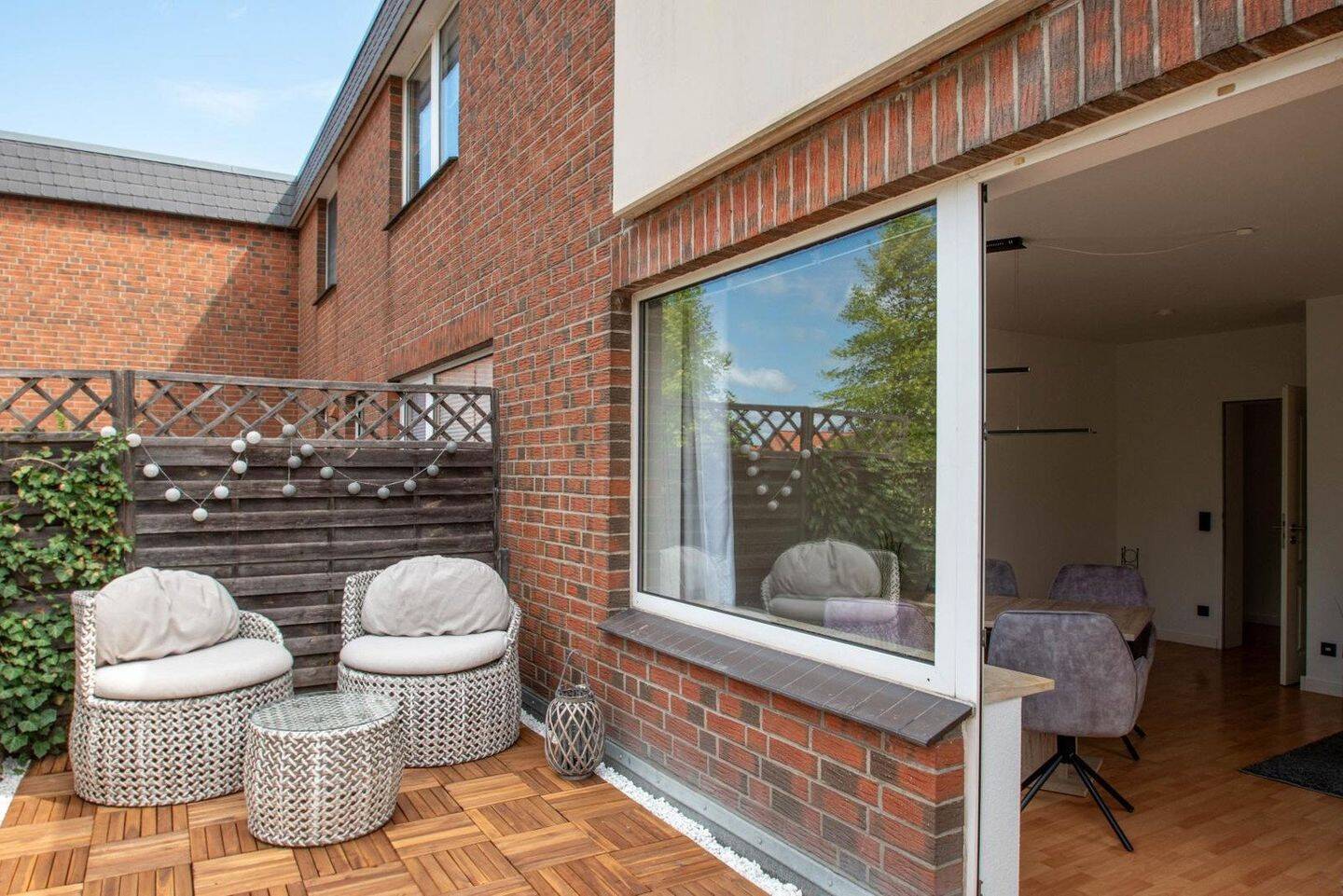 2-Zimmer-Wohnung mit Dachterrasse, zentral Adendorf, renoviert
