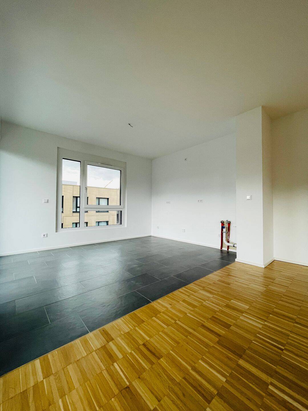 Große 4-Zimmer Wohnung mit Loggia und zwei Badezimmer – Nürnberg – Vorschaubild 2