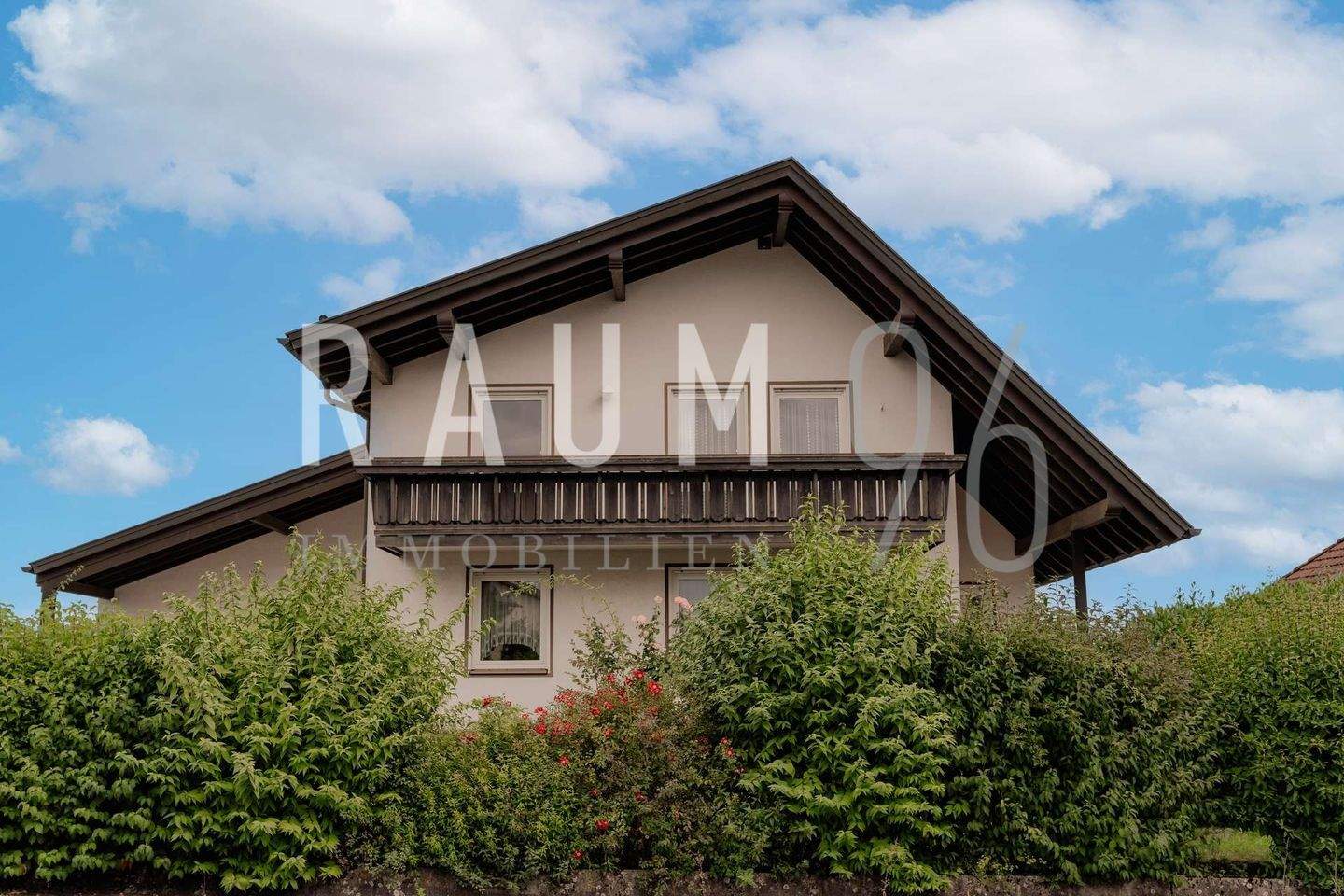 RESERVIERT | Großzügiges Einfamilienhaus mit Garten und herrlichem Ausblick in Schney – Lichtenfels – Bild 1 von 9