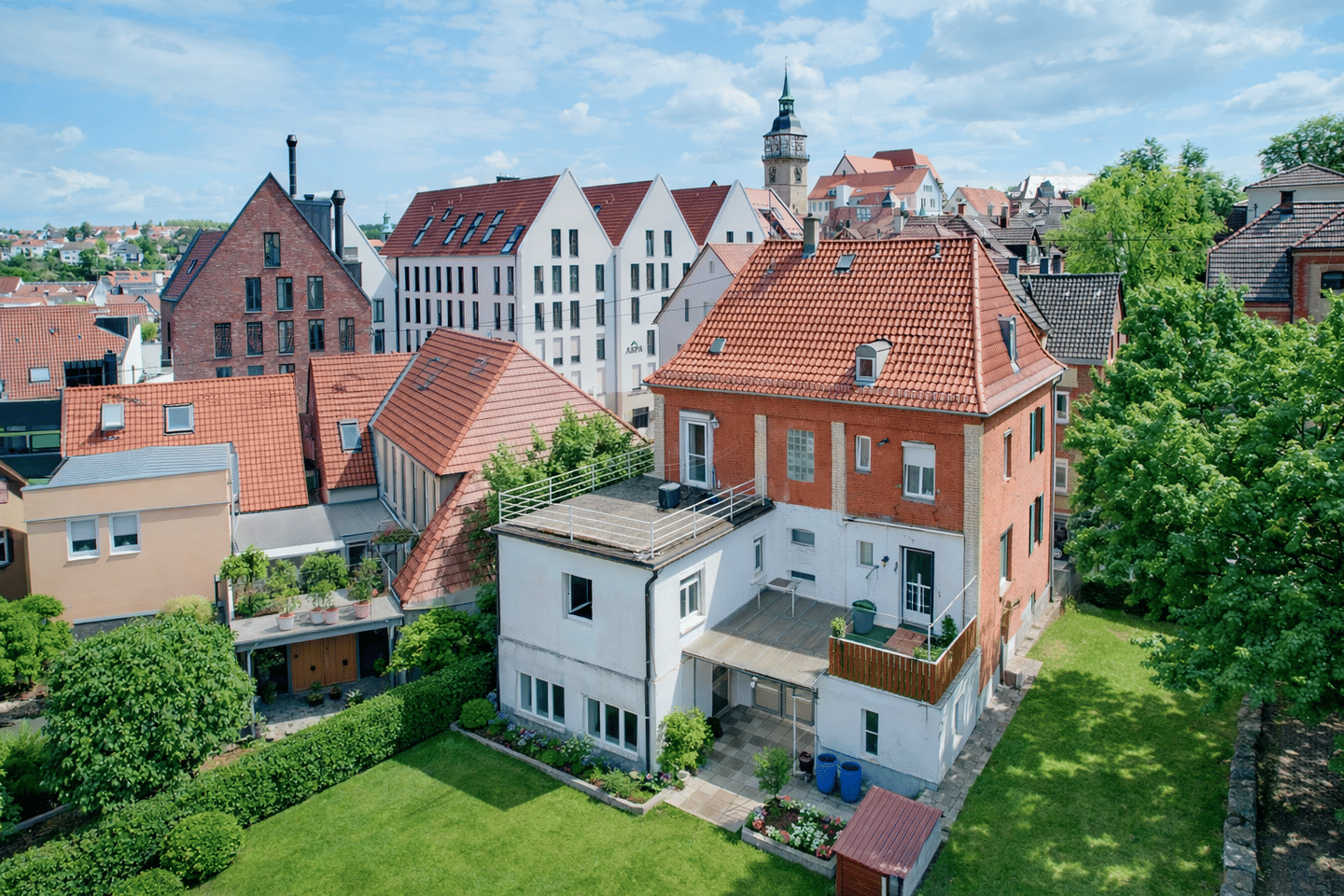 Gepflegtes Mehrfamilienhaus in zentraler Lage ++ zwei Wohnungen leer++ – Backnang – Bild 1 von 9