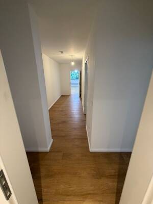 Erstbezug/ hochwertige Terrrassen-Wohnung/ 1. OG/ 4,5 Zimmer/ Balkon/ Tiefgaragenstellplatz/ parkähnliche Aussicht/ sehr gute Aufteilung/ ab sofort – 22399 Hamburg – Vorschaubild 4