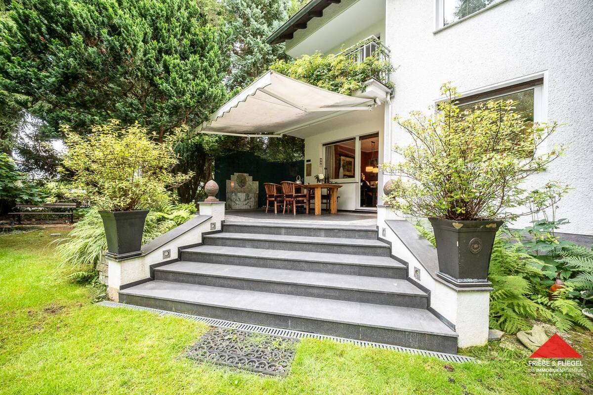 Eleganz im Grünen: Stilvolles Einfamilienhaus mit privatem Rückzugsort – 44388 Dortmund – Bild 1 von 9