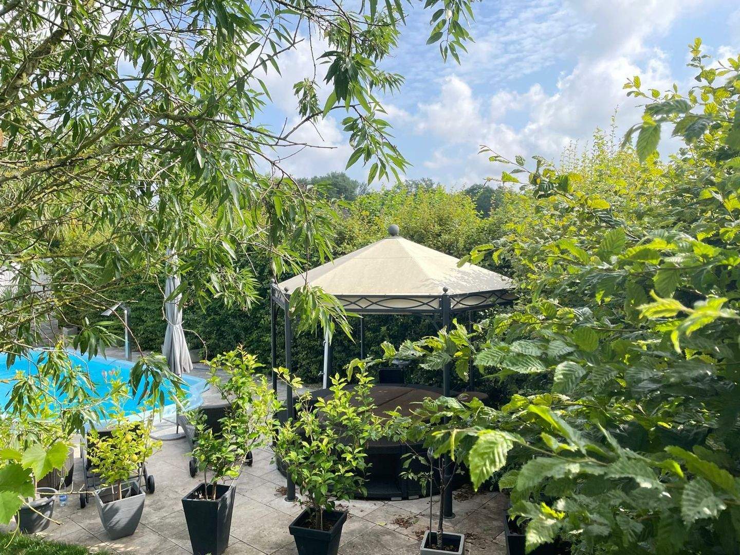 Urlaub für jeden Tag - Stilvoller Bungalow mit Pool und Garten im zeitlosen Design – Hückelhoven – Bild 1 von 1