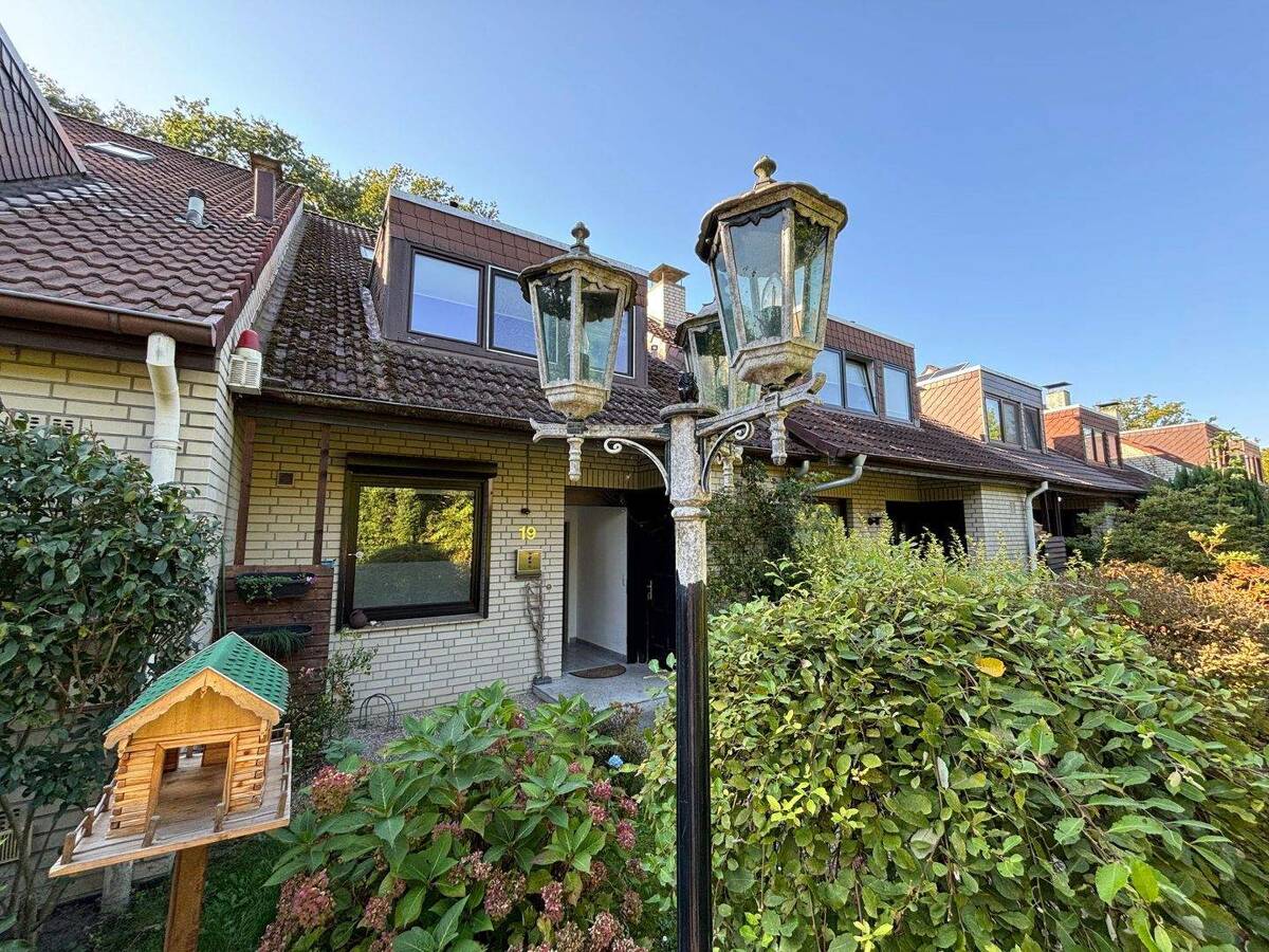 Familienglück mit Aussicht - großes Reihenhaus in Rahlstedt – 22143 Hamburg – Bild 1 von 9
