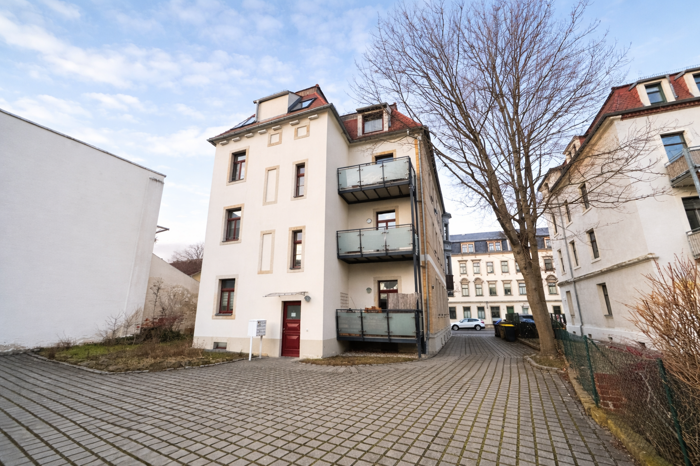 Dachgeschoss mit Charakter: 2-Zimmer-Wohnung mit Aufzug und Carport-Stellplatz in Dresden-Pieschen – Dresden – Vorschaubild 2