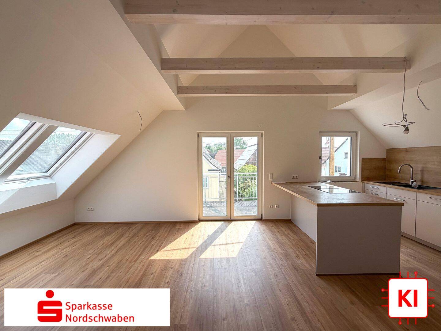 Erstbezug nach hochwertiger Sanierung - 3,5-Zimmer-Dachgeschosswohnung mit Balkon und Carport