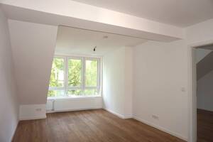 Neu ausgebautes Dachgeschoss! 2-Zi-Wohnung mit Einbauküche in Bramfeld | GLADIGAU – 22177 Hamburg – Vorschaubild 2