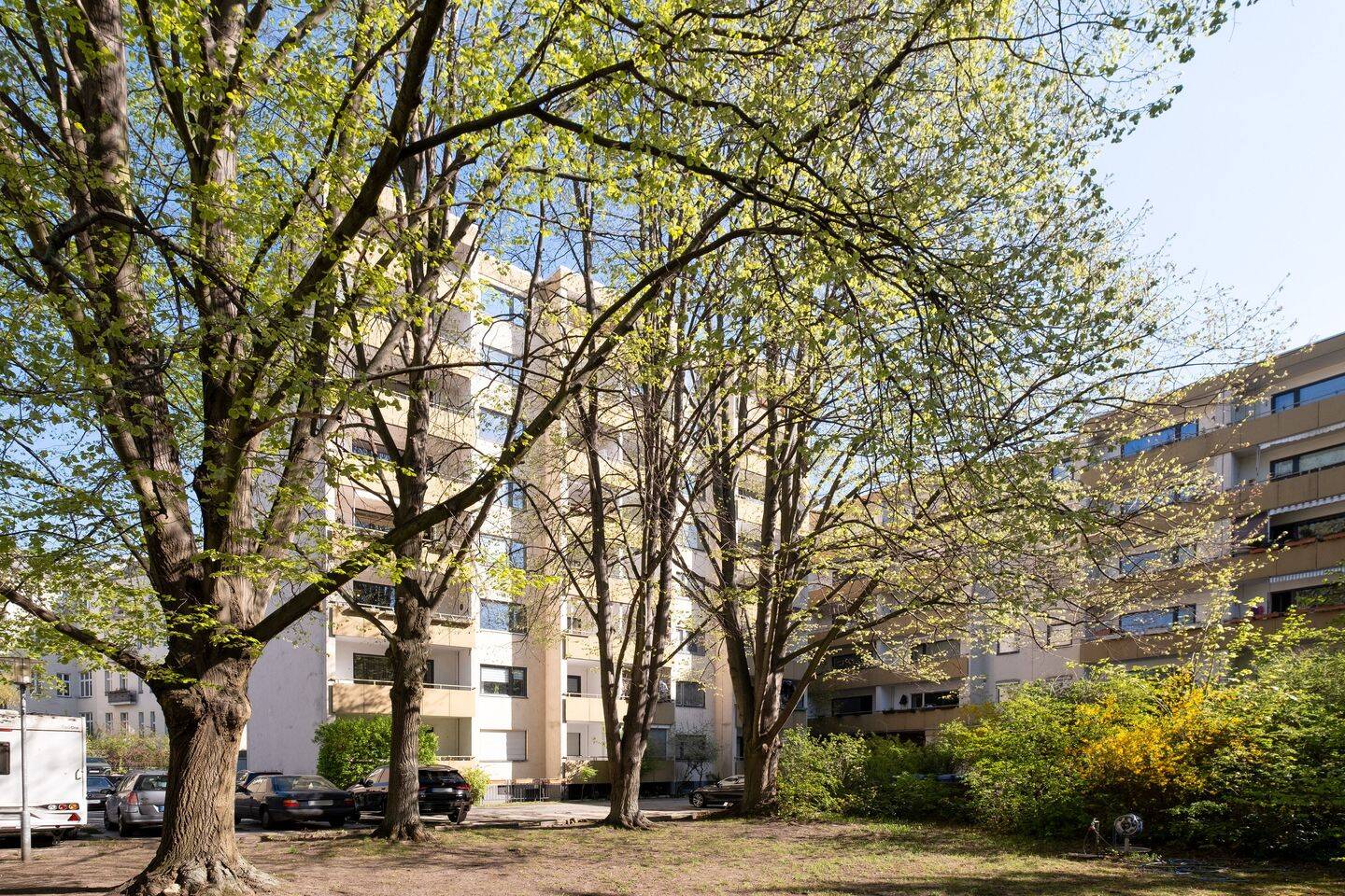 Frisch saniertes 1-Zimmer-Apartment mit großer Süd-Loggia und Tiefgarage – Berlin – Vorschaubild 9