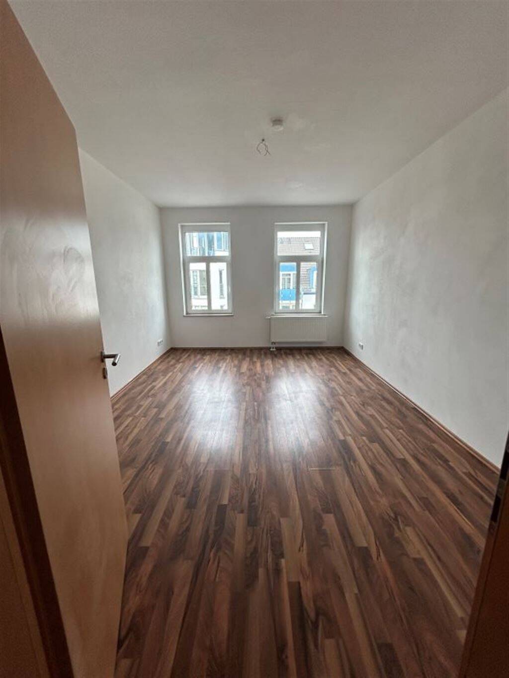 Großzügige 3-Zimmer mit Laminat, Balkon und Eckwanne in guter Lage – Chemnitz – Vorschaubild 5