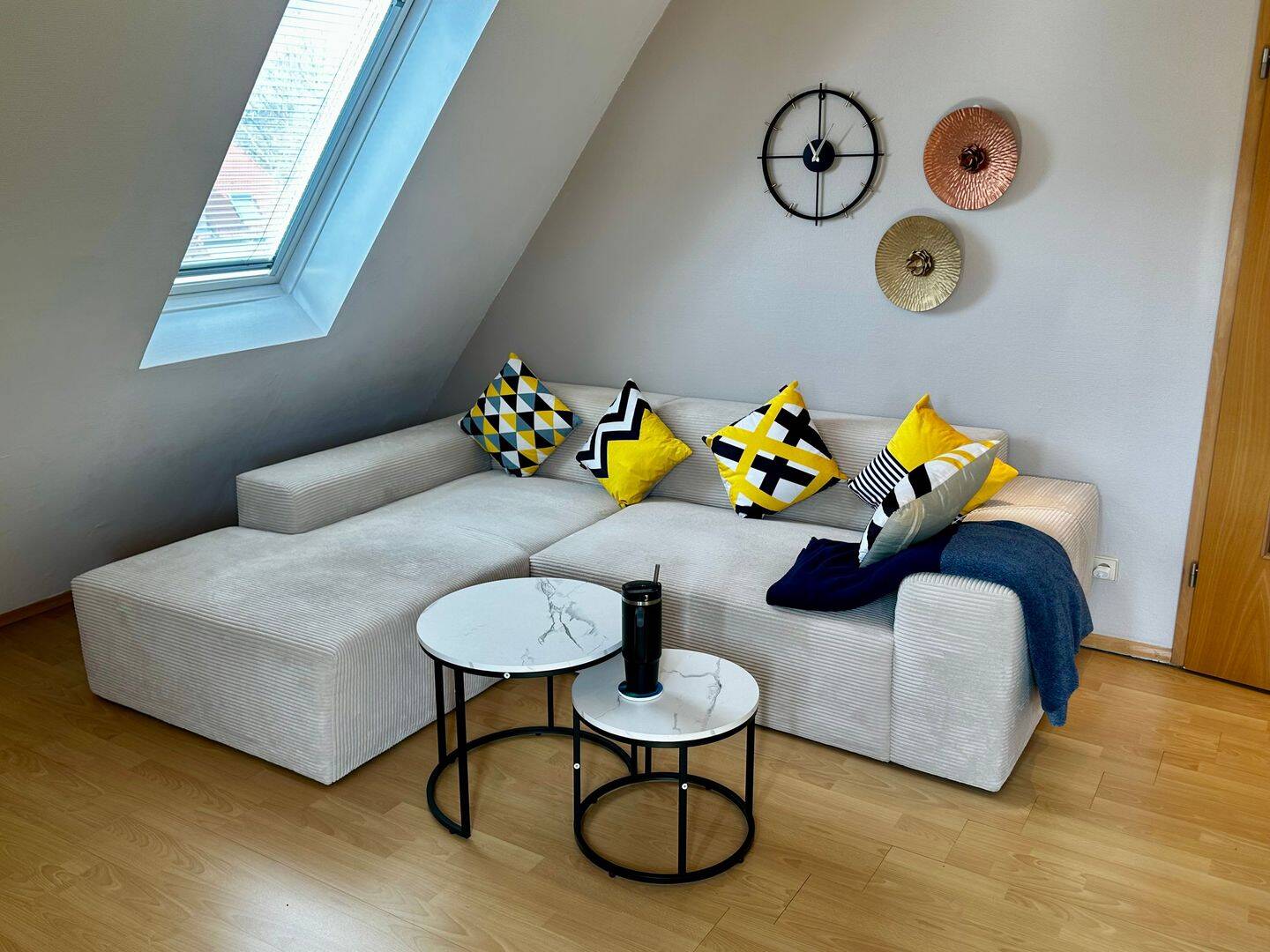 Zentrale, charmante & möblierte 3,5 Zi Galerie-Wohnung neben Killesberg
