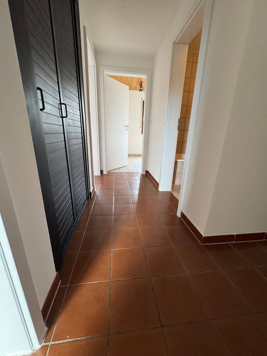 Neu modernisierte 2 Zimmerwohnung in zentraler Lage