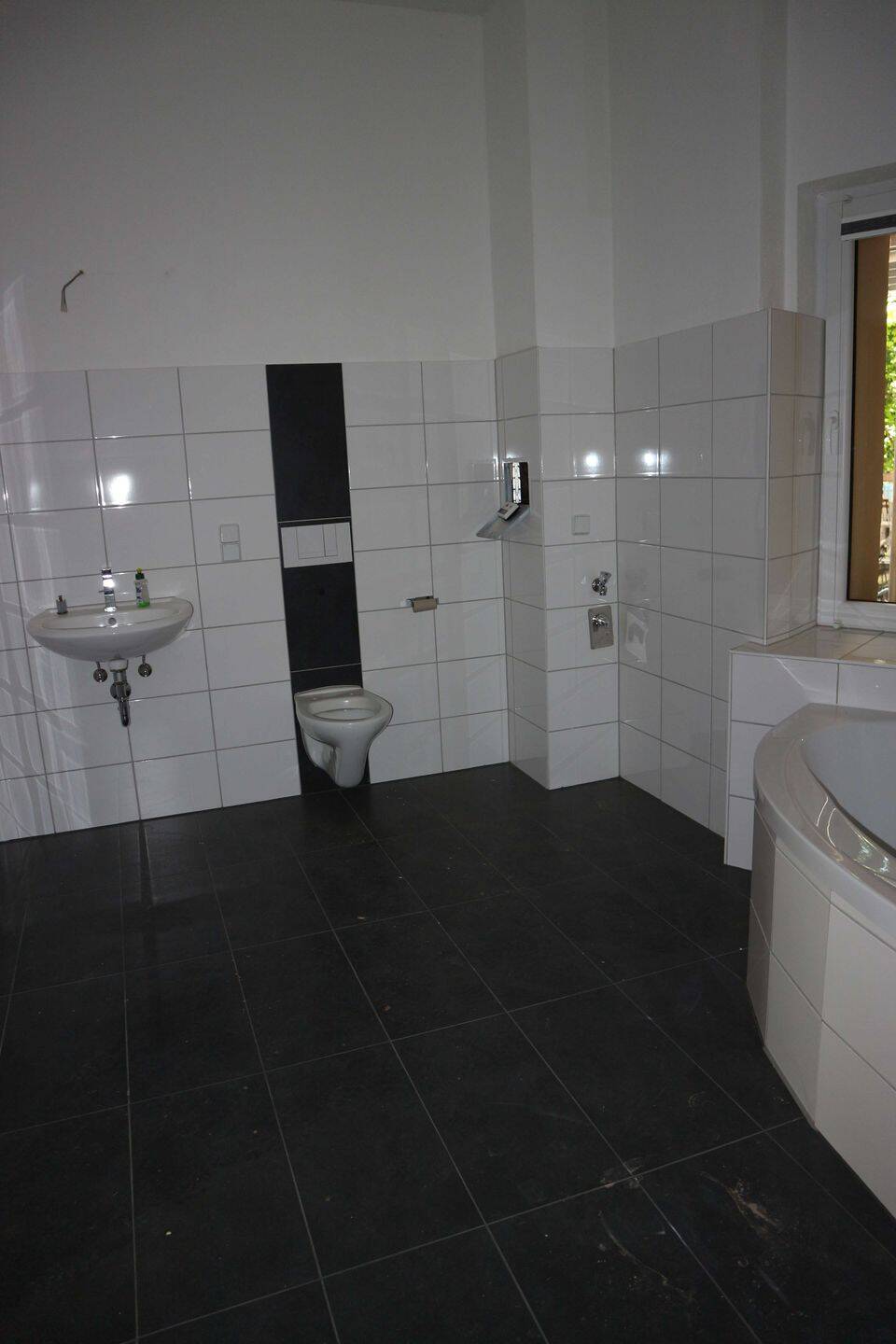 Frei ab sofort - Tageslichtbad mit Eckbadewanne - XXL Wohnzimmer ! – Chemnitz – Vorschaubild 3