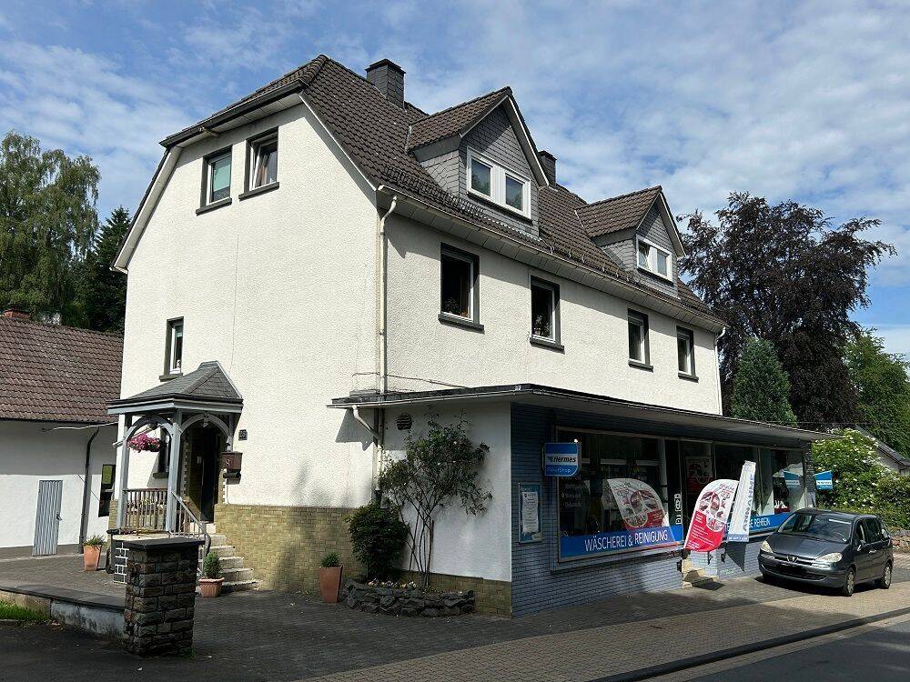 VR-IMMO: Siegen-Eiserfeld, zwei modernisierte Doppelhaushälften, ein Ladenlokal und ein Lager! – Siegen – Vorschaubild 2