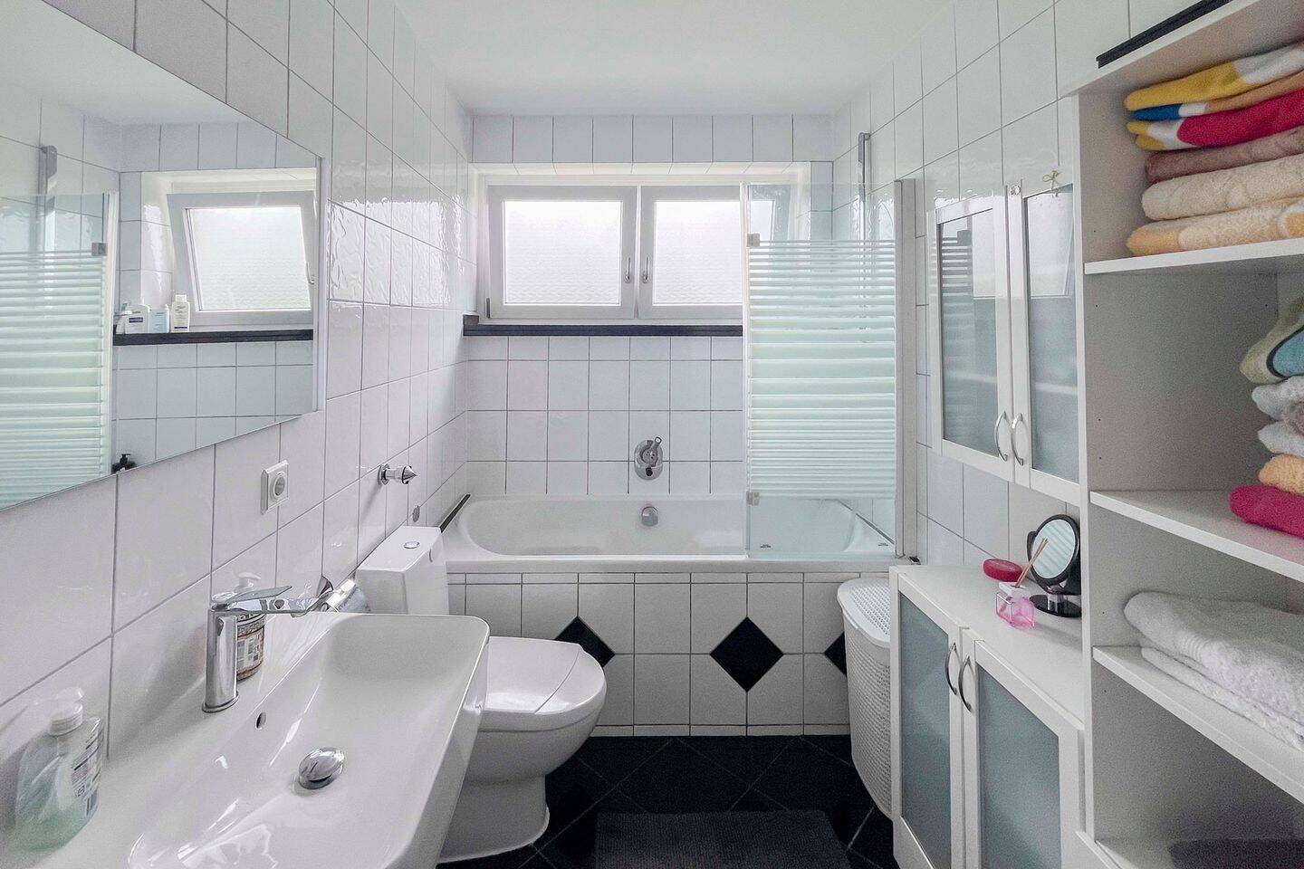 Stilvolle 4-Zimmer-Wohnung mit Balkon, Stellplatz & großzügigem Gartenbereich – Leverkusen – Vorschaubild 8