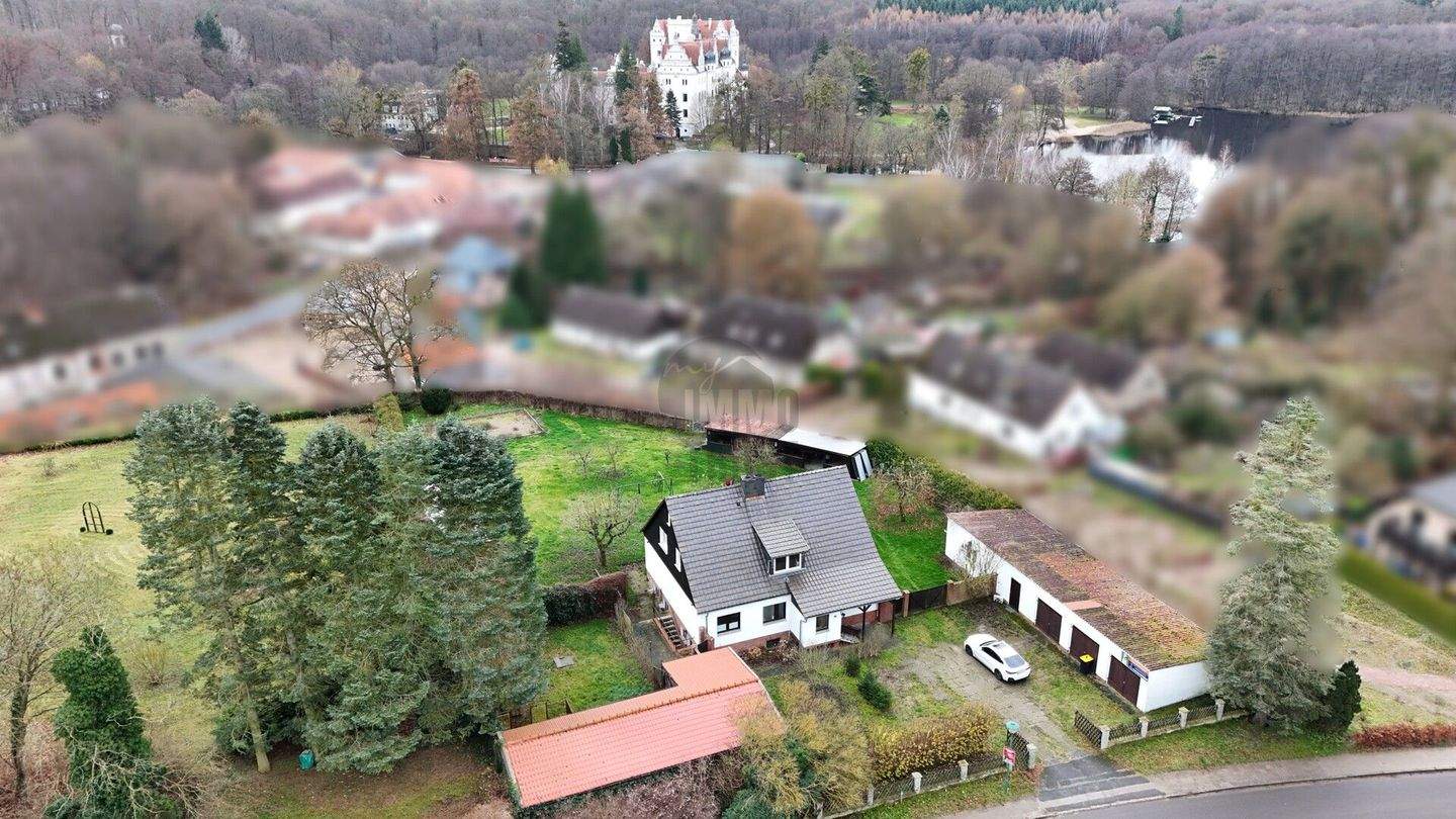 EINZIGARTIGES EINFAMILIENHAUS MIT AUSBLICK, GROSSER NUTZFLÄCHE UND GEWERBENUTZUNG – Boitzenburger Land – Bild 1 von 9