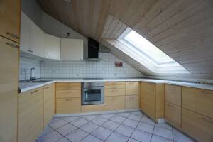 Sonnige, helle 3 Zimmer-Dachgeschoss-Eigentumswohnung mit Balkon und Tiefgaragenstellplatz – 72827 Wannweil – Vorschaubild 2