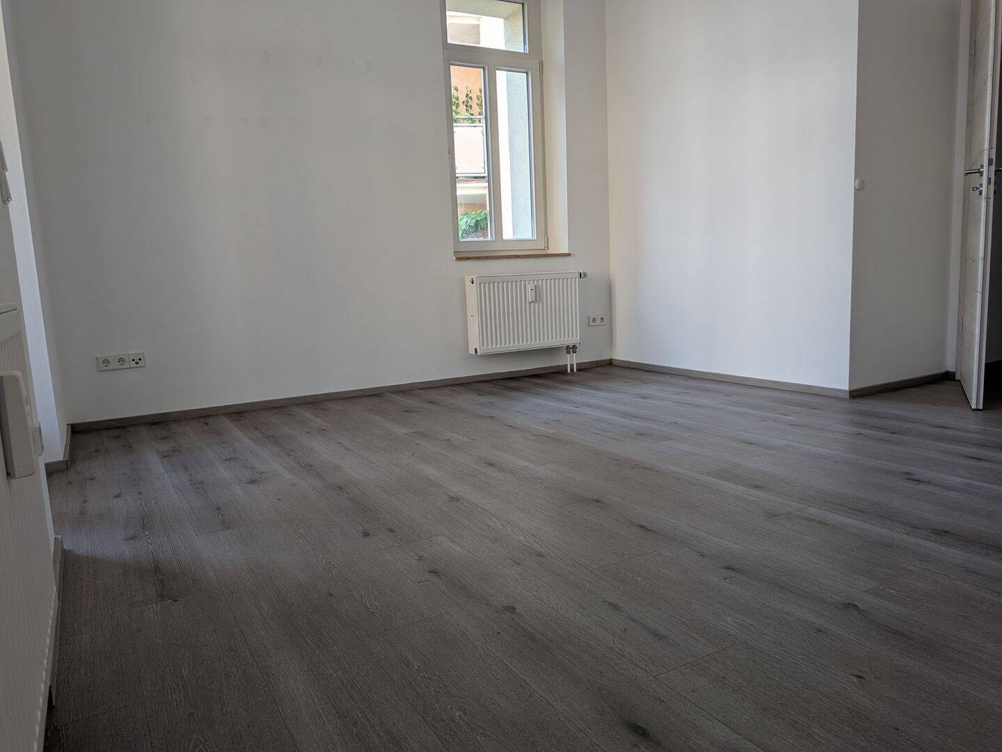 Renovierte Altbauwohnung mit großem Balkon – provisionsfrei, leerstehend ab 01.08., 5 Gehminuten zum Hauptbahnhof – Nürnberg – Vorschaubild 4