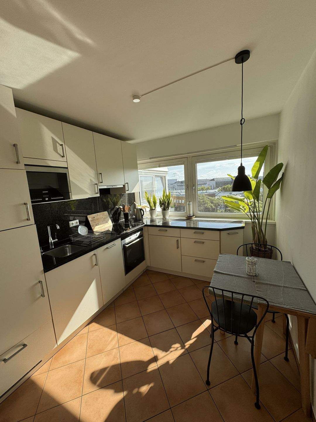 Sehr helle 2-Zimmer Wohnung mit Balkon neben Berliner Galerie – Berlin – Vorschaubild 6