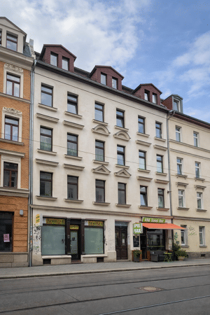 Teilsaniertes Renditeobjekt mit stabilen Mieteinnahmen und bester Anbindung zu verkaufen!