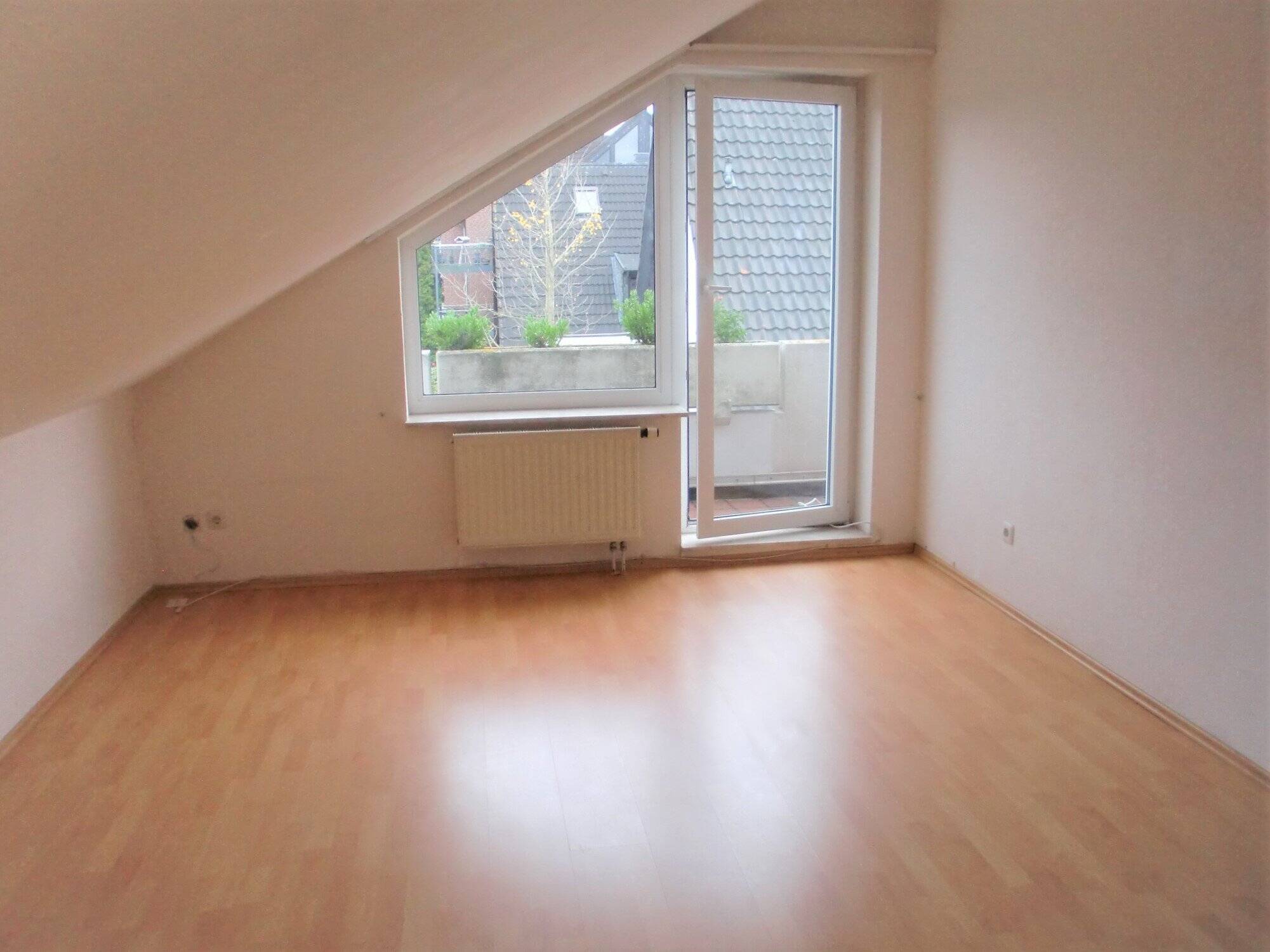Moderne und ruhig gelegene Dachgeschosswohnung mit Balkon! Vermietet! – Aachen – Bild 1 von 8