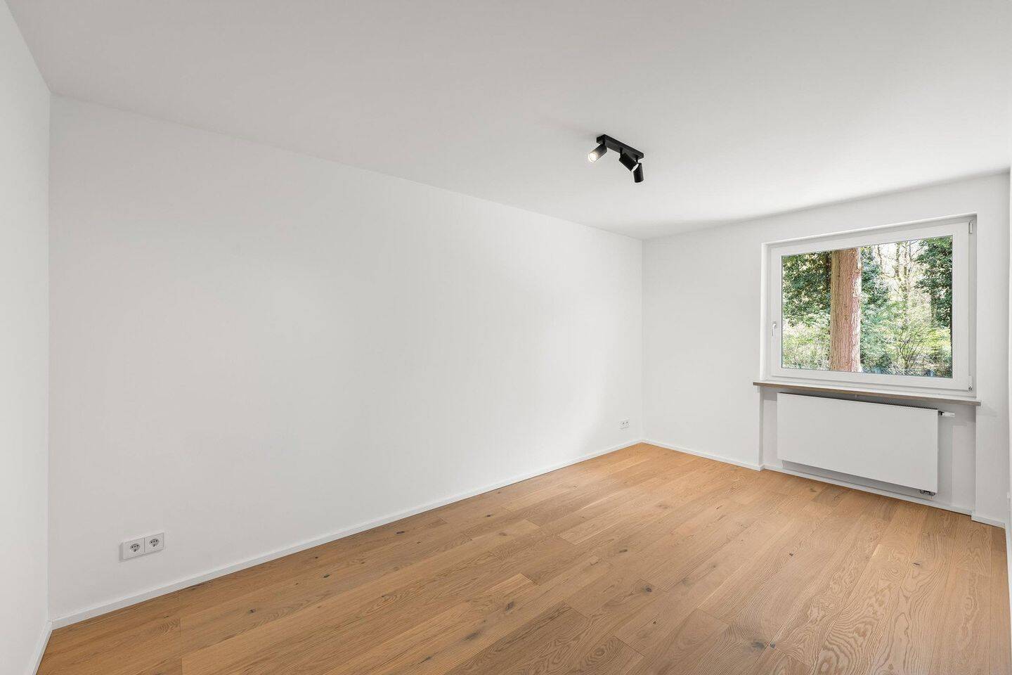 Ihr neues Zuhause: Exklusiv modernisierte 4-Zimmer-Wohnung mit großem Garten – Nürnberg – Vorschaubild 8