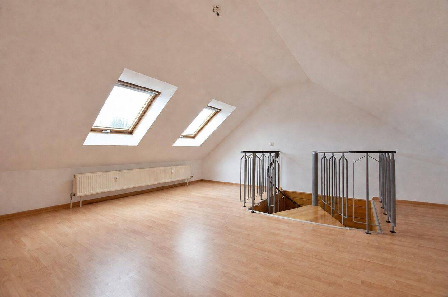 Gemütliche, helle 2-Raum-Wohnung mit Fernblick & modernem Bad auf dem schönen Kaßberg – Chemnitz – Vorschaubild 2