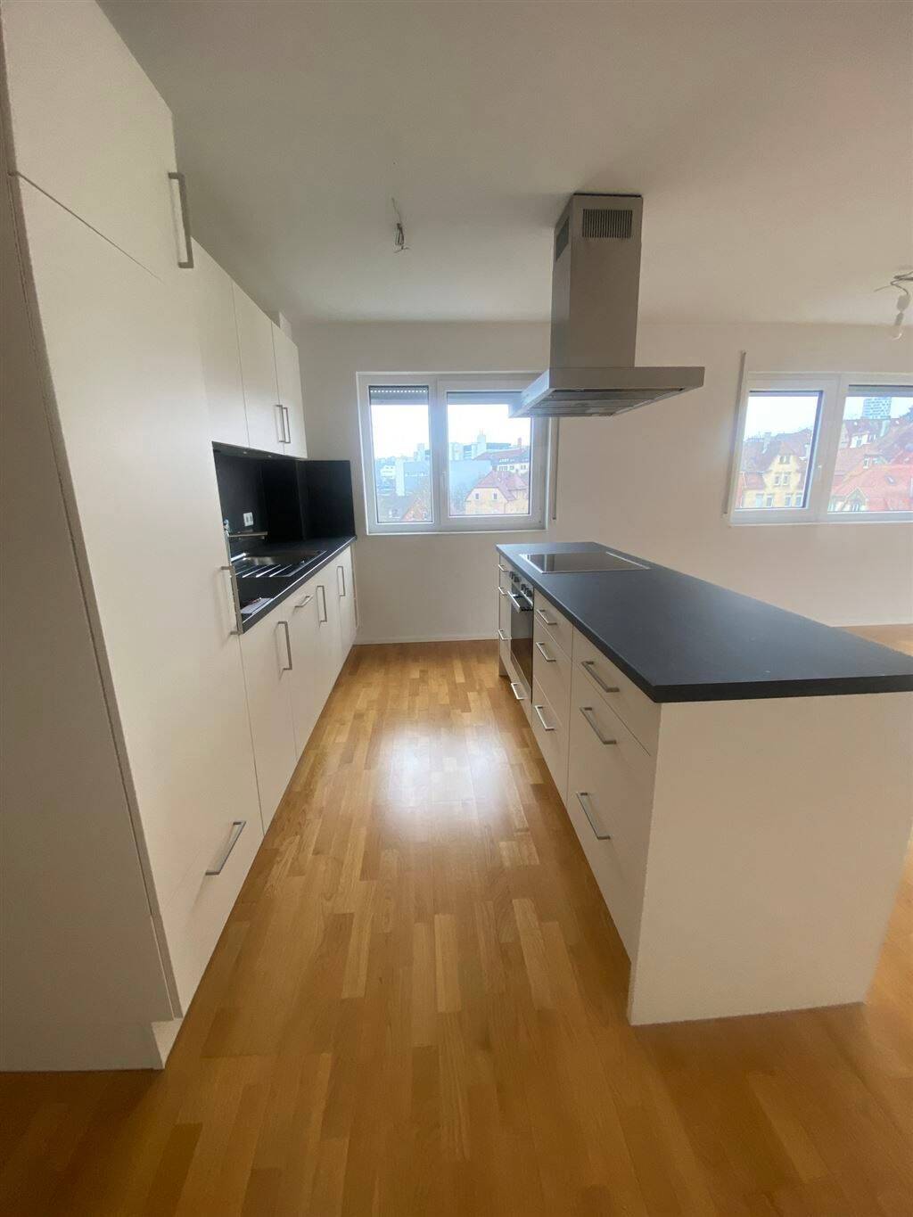 Schöne,helle, Erdgeschosswohnung mit großer Terrasse, EKB, 2x Bäder, Kellerraum