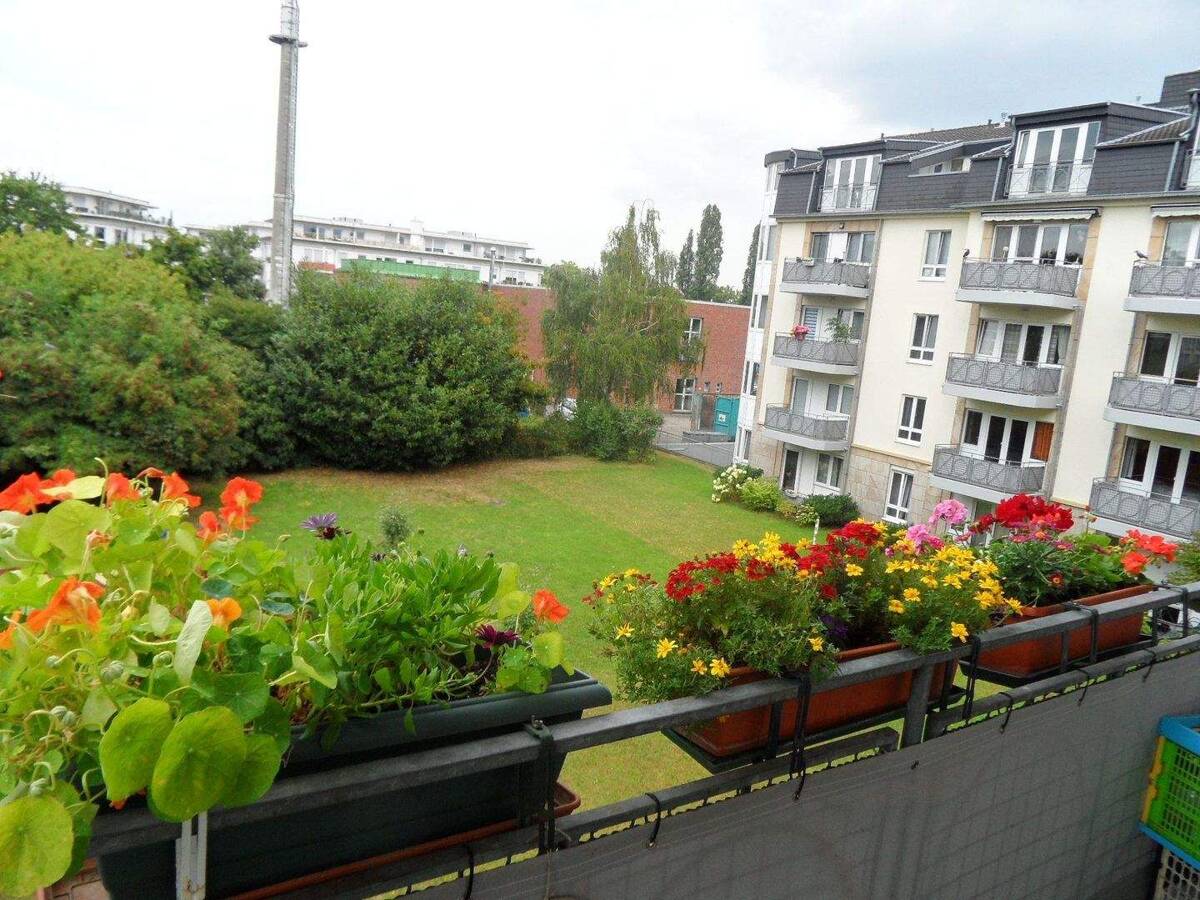 * RESERVIERT* Bonn, helle 2 Zimmerwohnung mit Balkon, * berufstätige Einzelperson * Gartenseite, TG - Stellplatz – 53117 Bonn – Bild 1 von 9