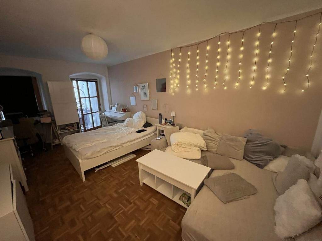 RESERVIERT ! Vermietete Denkmal-2-Zi.-Whg. mit Balkon in der Regensburger Altstadt – Regensburg – Vorschaubild 3