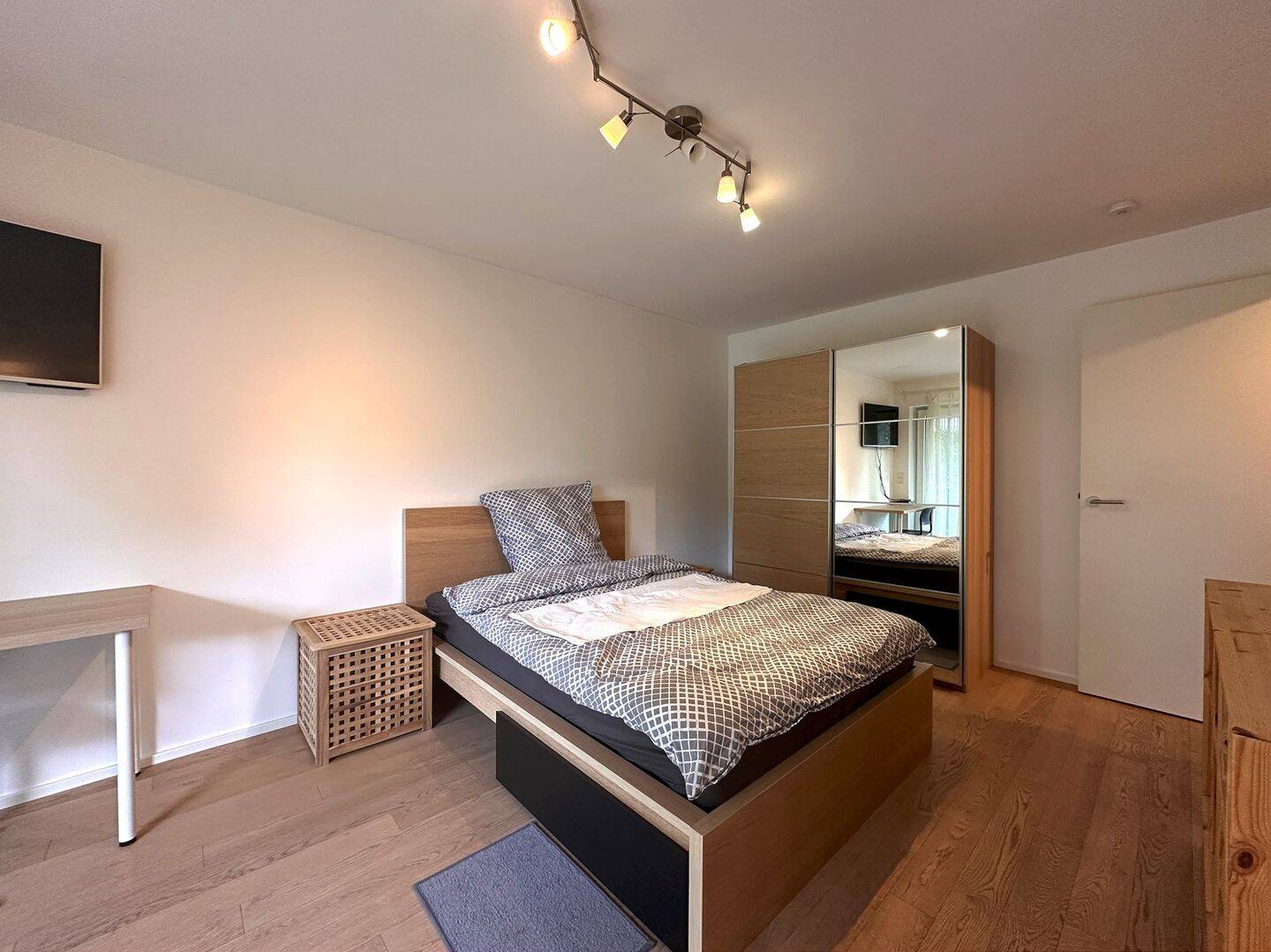 1-Zimmer-Wohnung mit Terrasse - ideal für Singles und Anleger! – München – Vorschaubild 2