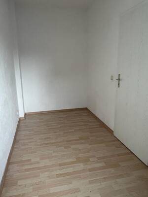Besichtigungen bitte telefonisch abstimmen- 3,5 Zimmer im DG mit Einbauküche – 99086 Erfurt – Vorschaubild 5