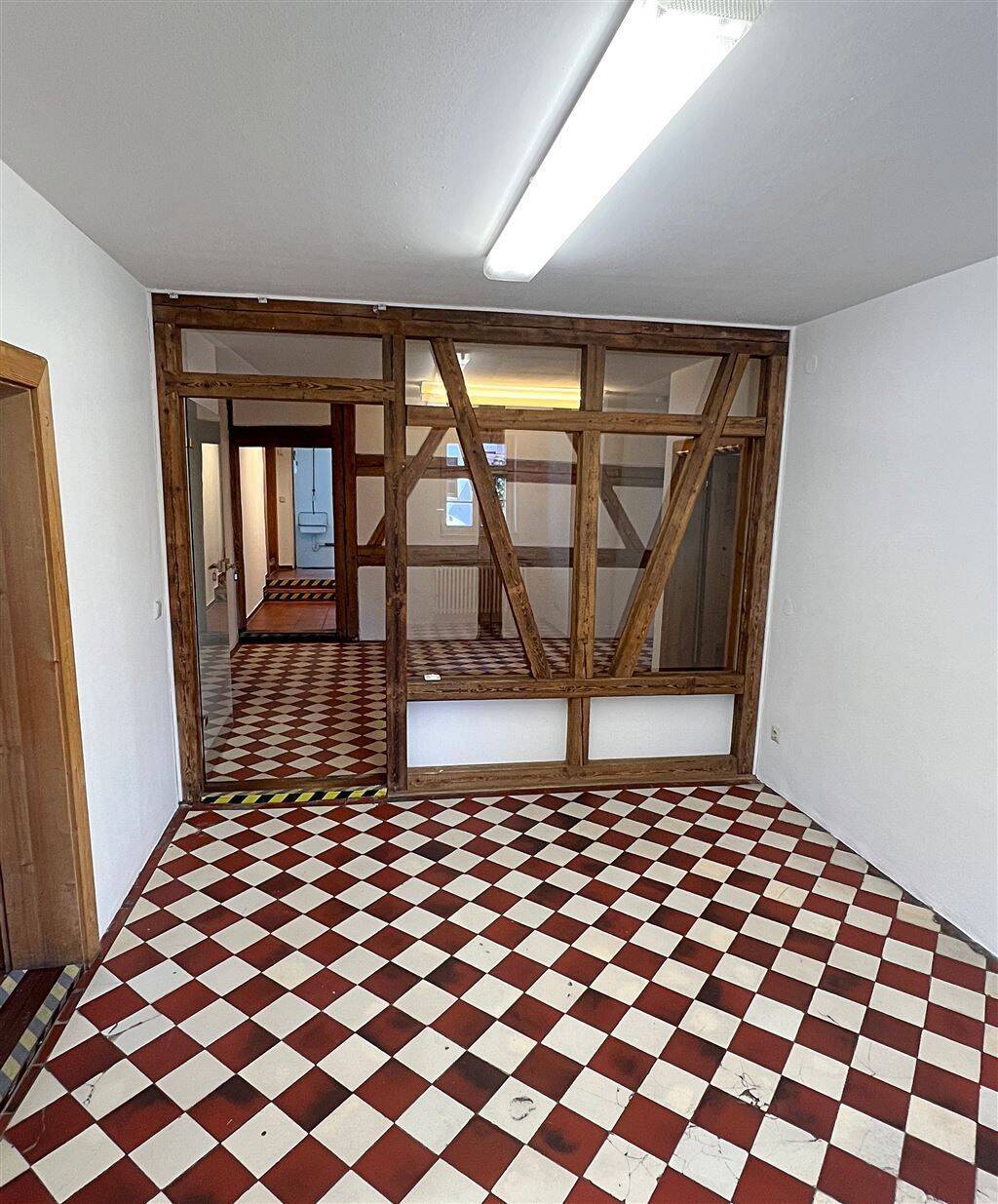 Altbau-Charme! Leerstehendes Wohn- und Geschäftshaus mit großem Potenzial in Nürnberg-Buch – Nürnberg – Vorschaubild 9