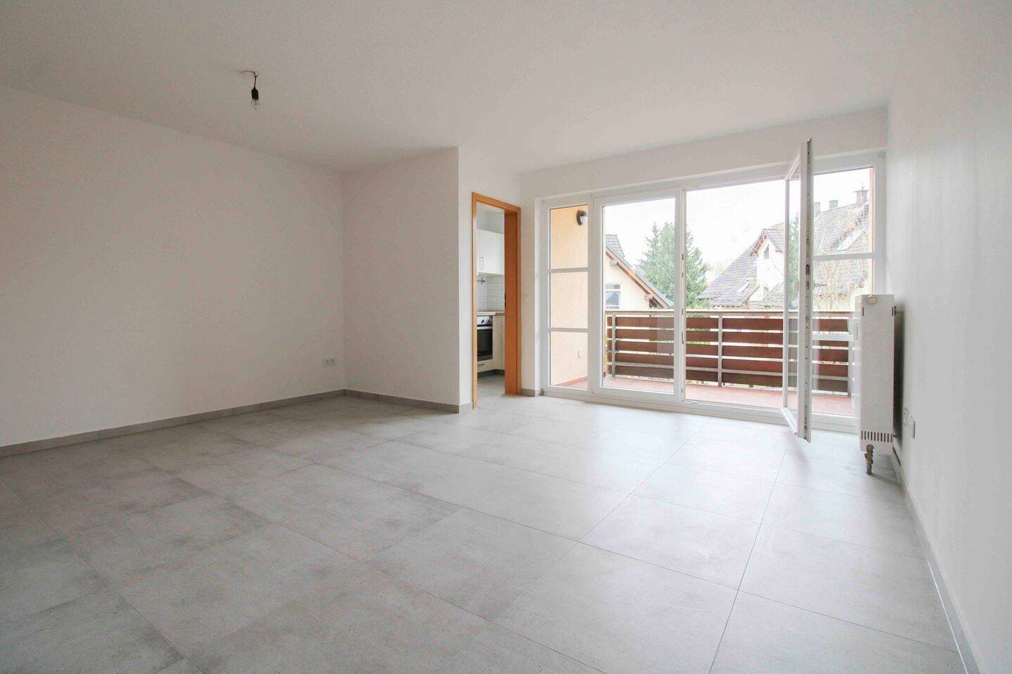 *Bezugsfrei* Moderne Maisonette-Wohnung mit EBK, Galerie und Stellplatz - frisch saniert – Chemnitz – Vorschaubild 3