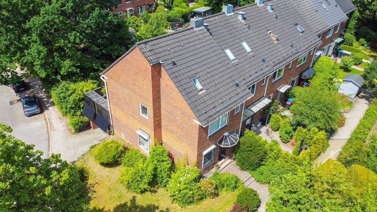 Platzwunder - Teilsaniertes Endreihenhaus mit eigener Garage und Raum zum Leben – 22147 Hamburg – Bild 1 von 9