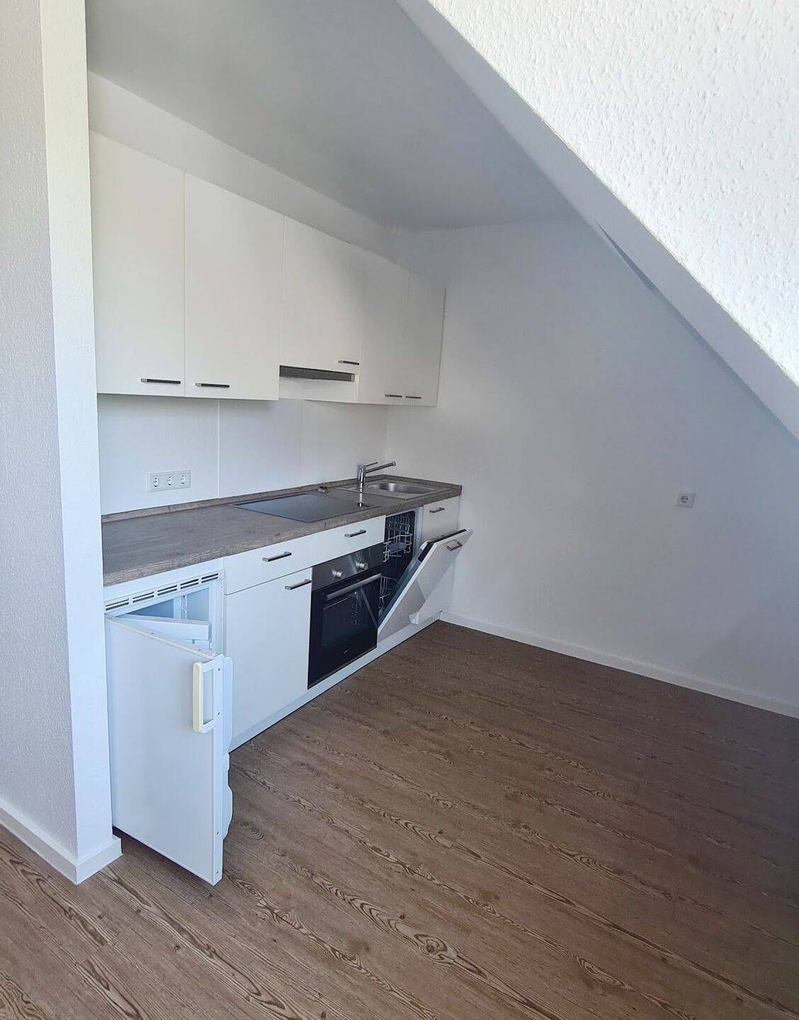 !Senioren-Wohnung! Modernes, barrierefreies 2-Zi.-Apartment - helle Atmosphäre, Einbauküche, Aufzug – Köln – Vorschaubild 7
