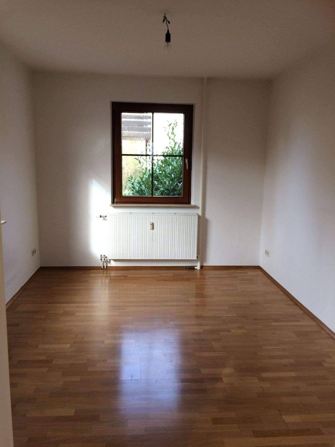Schöne 3 Zimmer Erdgeschoss Wohnung mit Garten