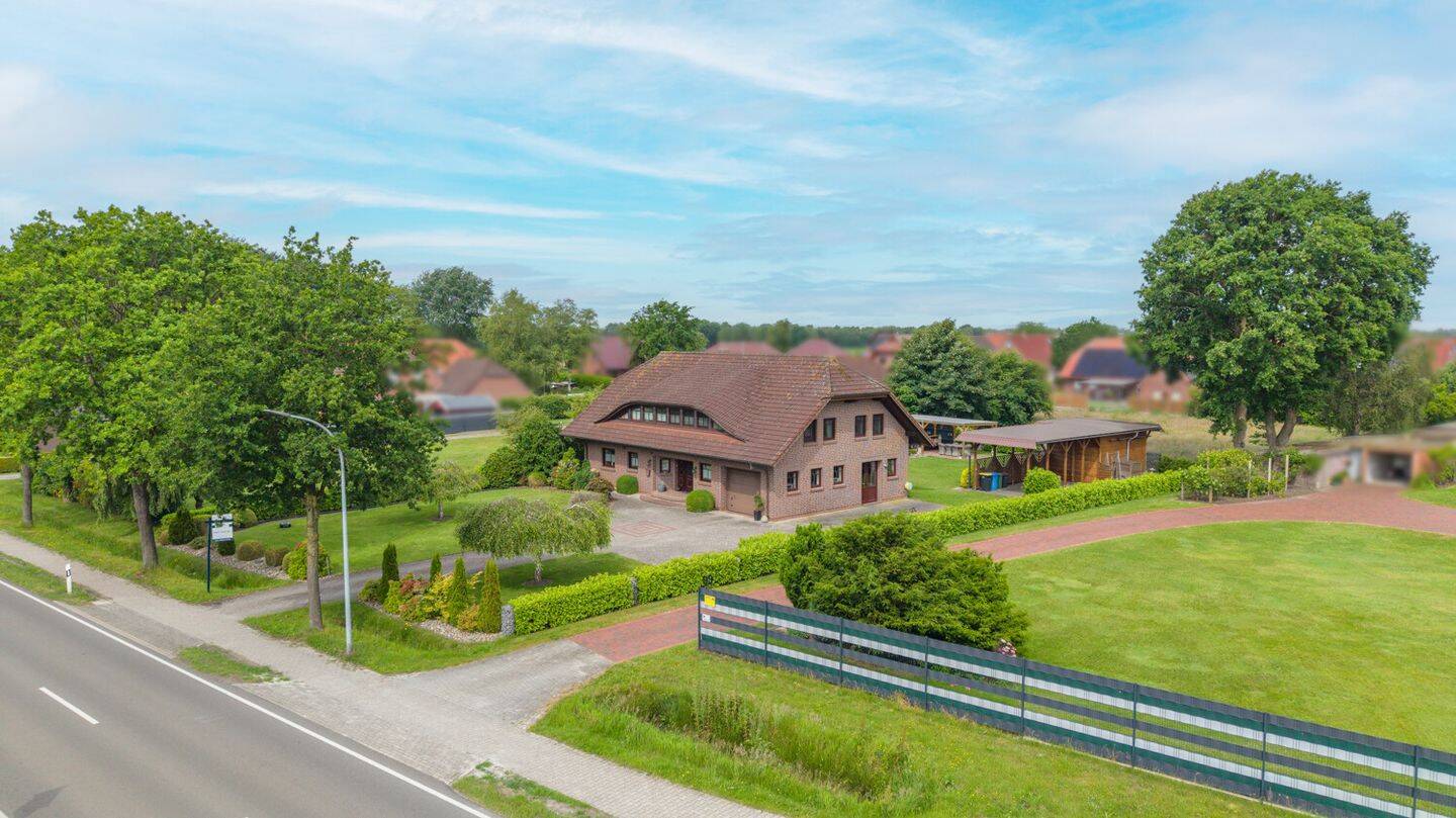 Großzügiges Wohnhaus mit Charakter, Komfort und durchdachtem Grundriss – Aurich – Bild 1 von 9