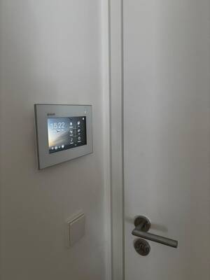 Exklusive 3-Zimmer-Dachgeschosswohnung (96 m²) im Dreifamilienhaus mit Loggia & Einbauküche – 74081 Heilbronn – Vorschaubild 4