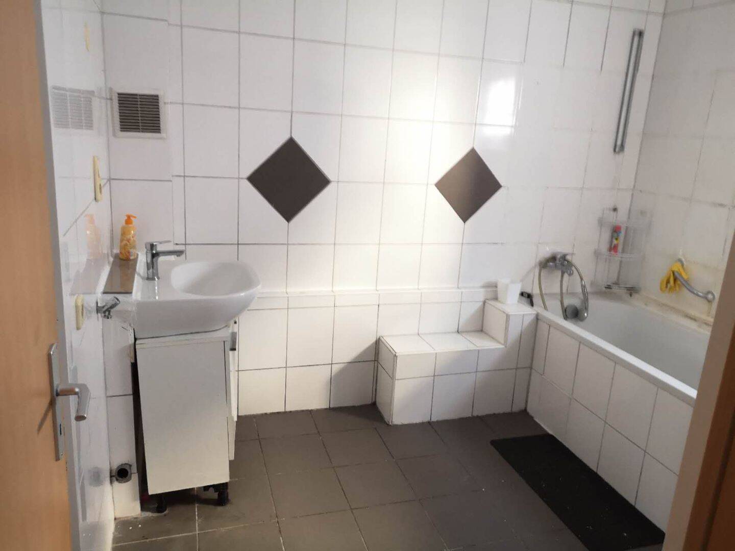 Die 3.5 Zi.-Wohnung in Stuttgart-Zuffenhausen mit Terrasse und Einbauküche ab 01.06.2026 frei. – Stuttgart – Vorschaubild 8