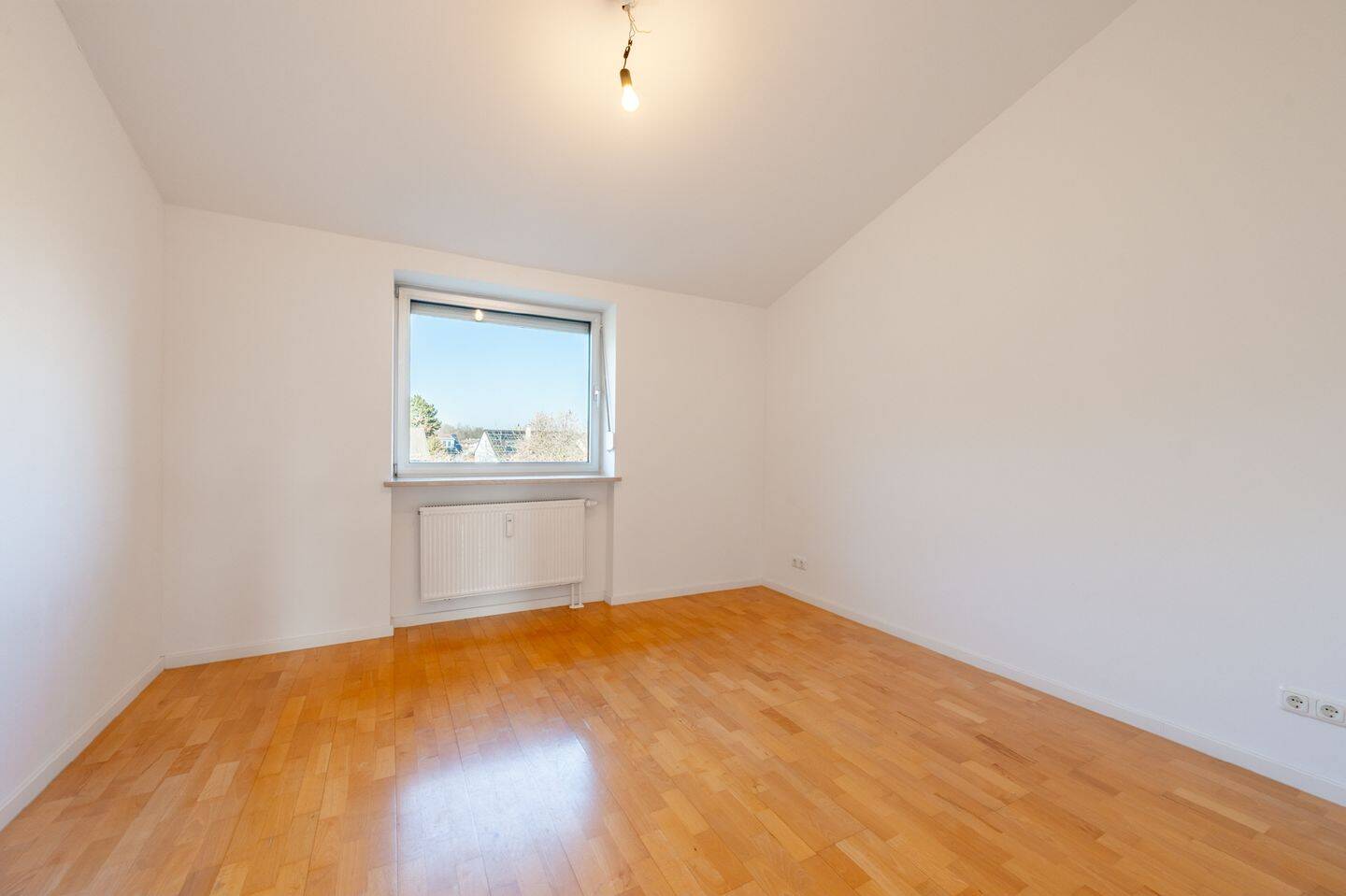 AIGNER - 3 Zi.-Wohnung mit bis zu 3,5 m Raumhöhe und eigenem Garten nahe Moosacher St. Martins Platz – München – Vorschaubild 5