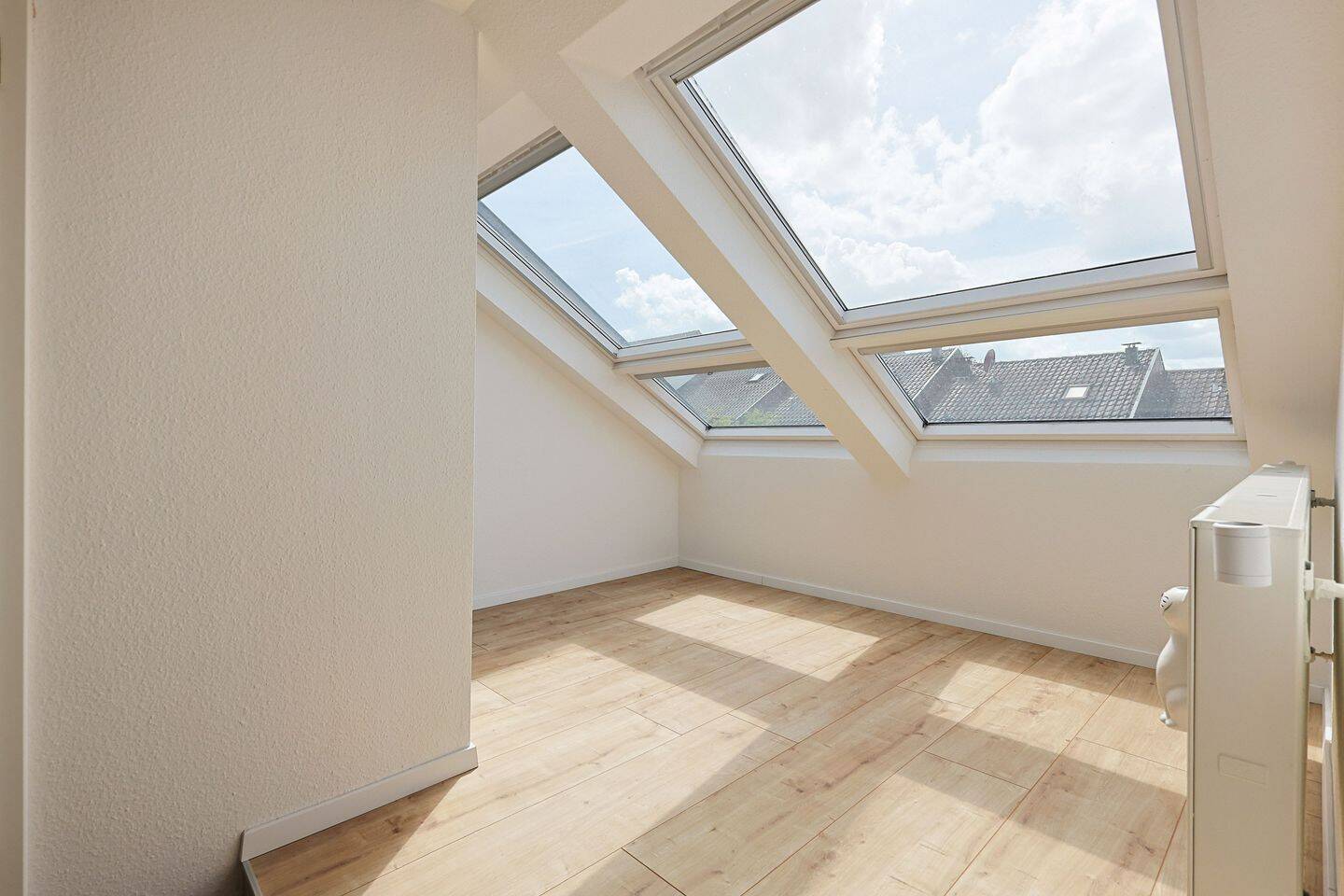Idyllisches Reihenmittelhaus mit einer großzügigen Aufteilung und viel individuellem Gestaltungspotential – Ditzingen – Vorschaubild 6