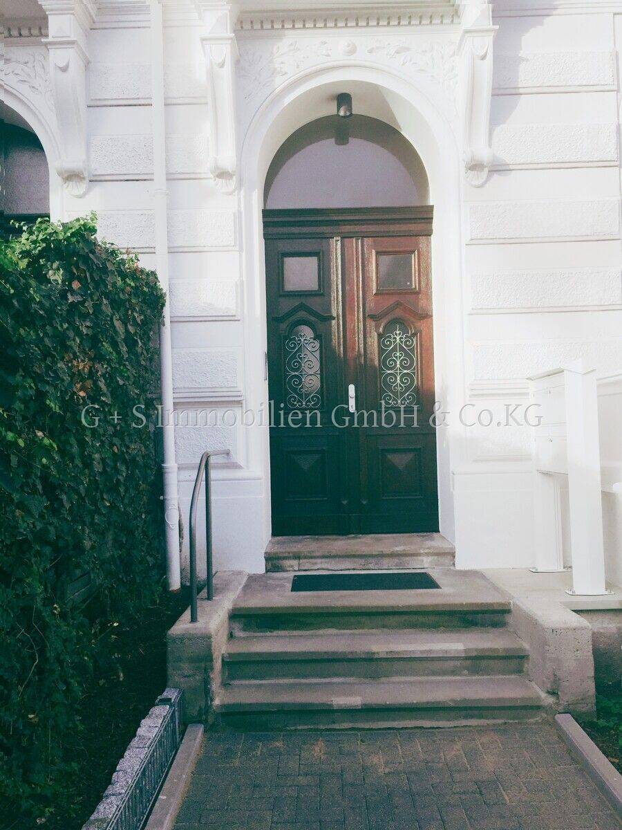 Schöne Altbau-Wohnung mit Balkon - Nähe Theater -