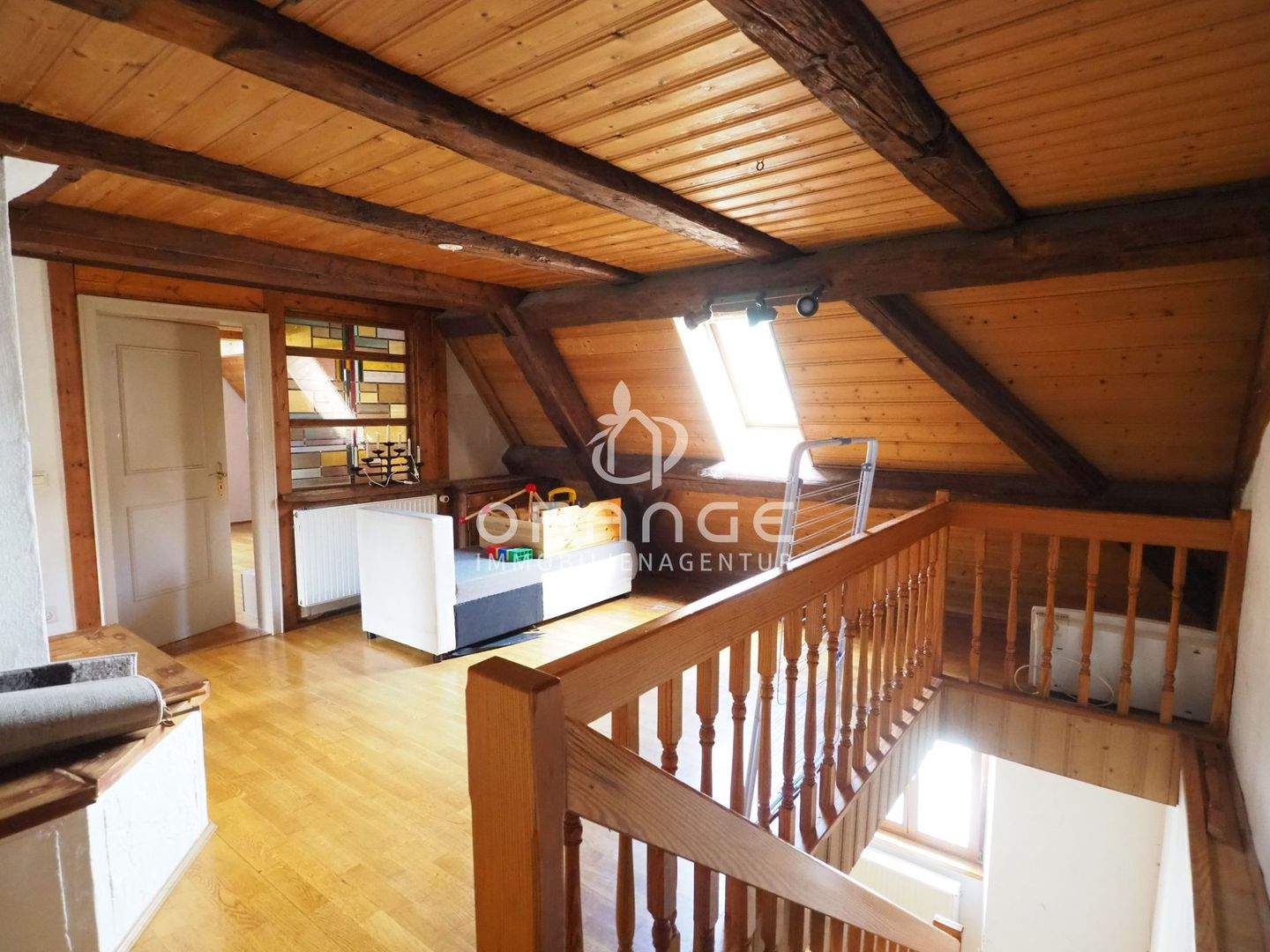 * Historisches Wohnhaus mit Flair in der Ortsmitte von Niederstotzingen * – Niederstotzingen – Bild 1 von 9