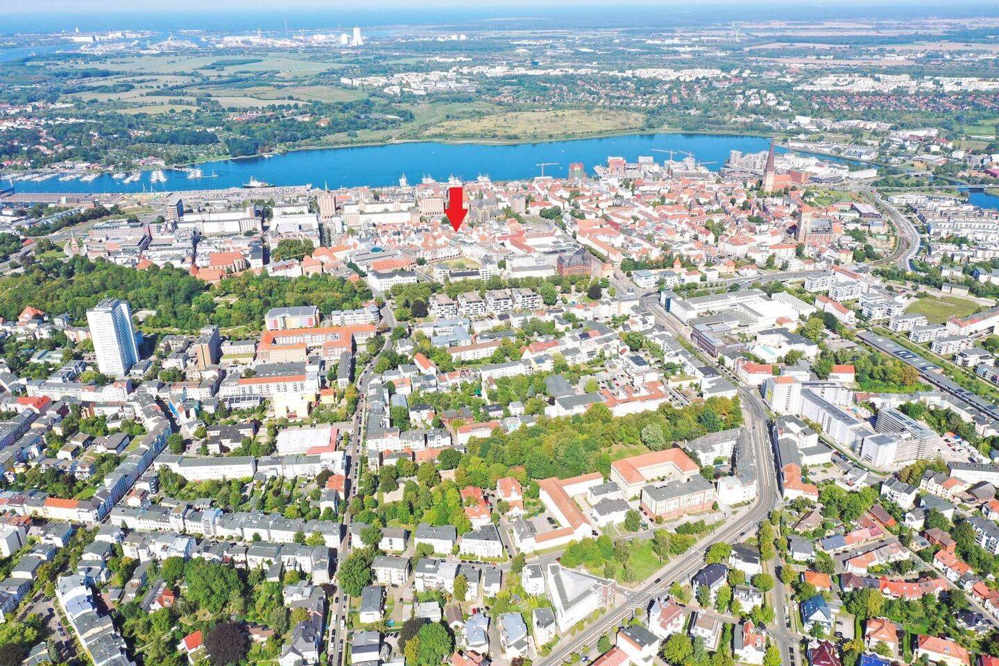 Moderne Stadtwohnung mit Aufzug, Einbauküche und optimaler Verkehrsanbindung in Rostock-Stadtmitte