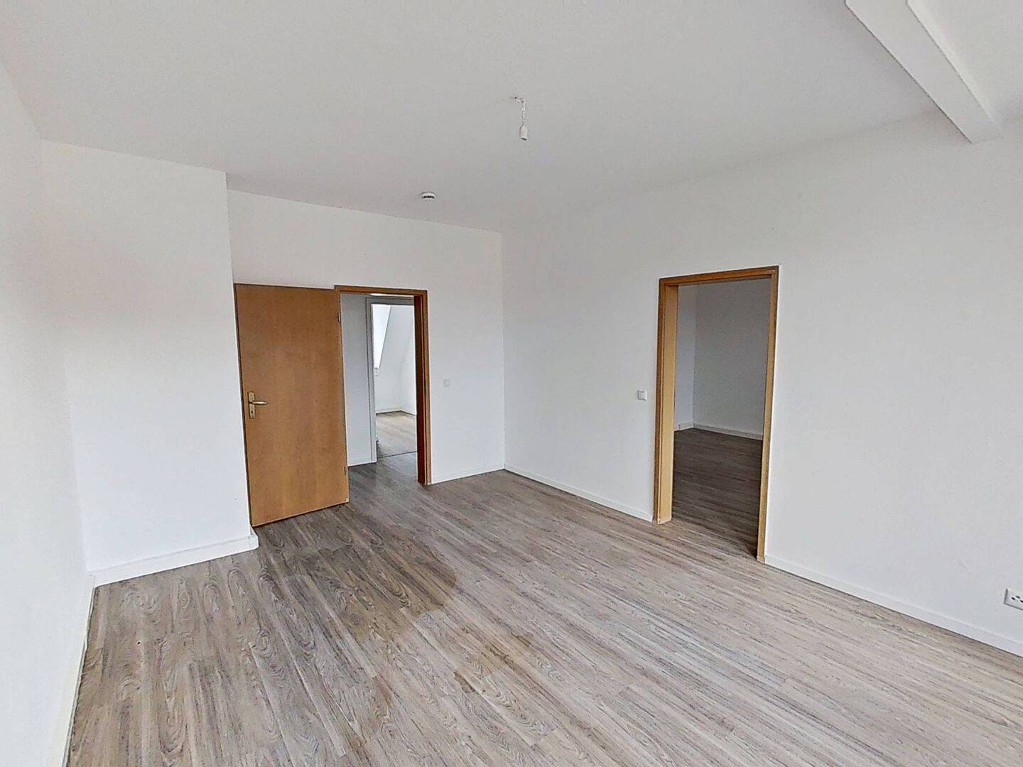 Helle 3-Zimmer-Dachgeschosswohnung in Gibitzenhof – Nürnberg – Vorschaubild 2
