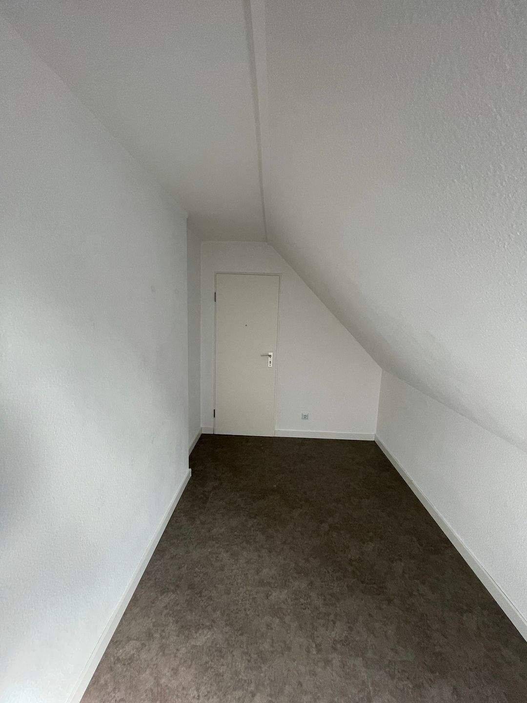 Charmante 3,5-Zimmer-Maisonettewohnung im Dachgeschoss – Hamburg – Vorschaubild 8