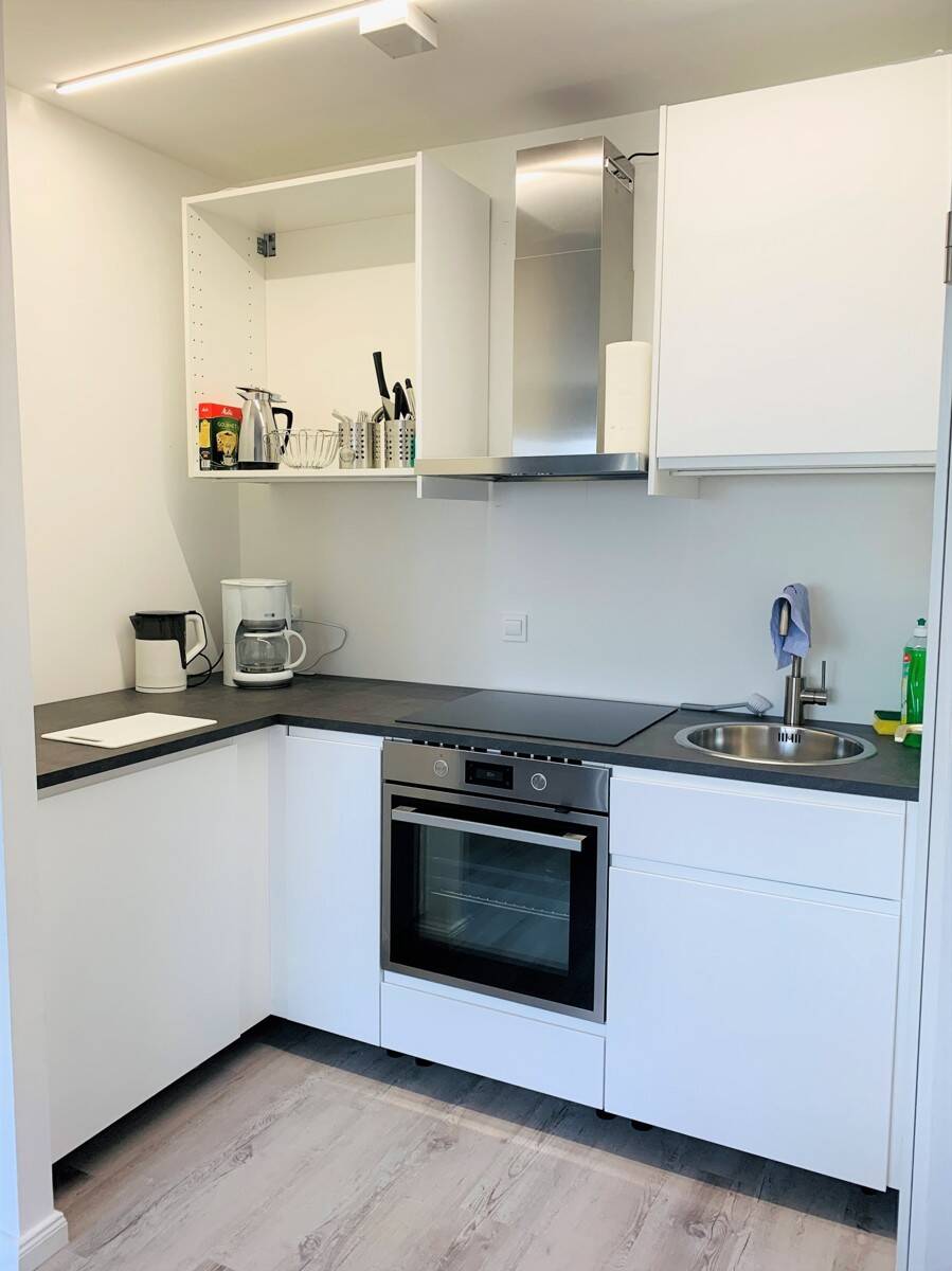 ++ VOLL MÖBLIERTES BARRIEREFREIES APPARTEMENT MIT BALKON UND AUFZUG ++ – Solingen – Vorschaubild 9