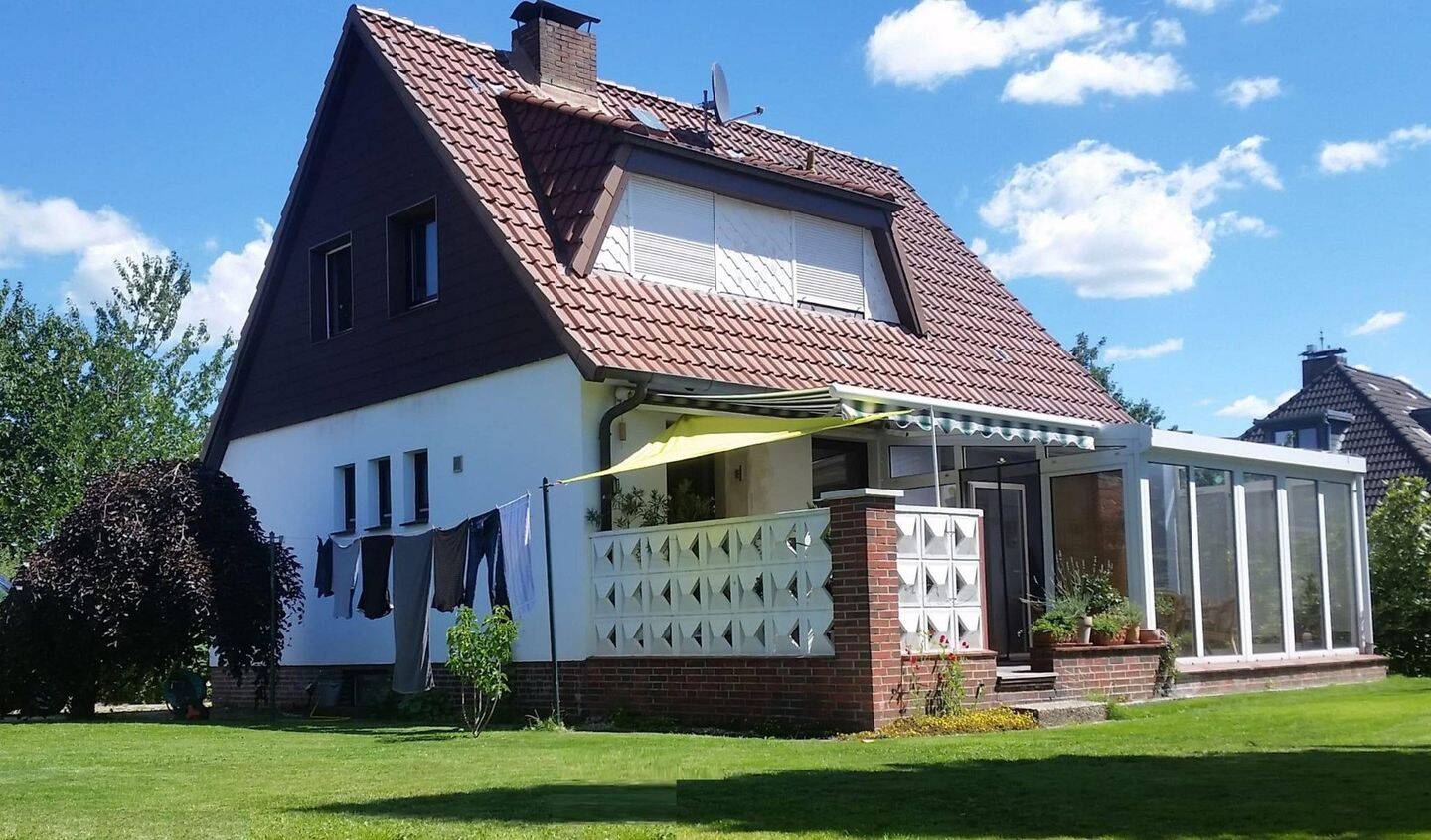 Einfamilienhaus mit großem Garten in ruhiger Sackgassenlage – Hetlingen – Bild 1 von 9