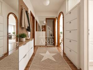 Modernisierte 4-ZKB-Penthousewohnung mit Balkon & Stellplatz! – 65795 Hattersheim – Vorschaubild 3