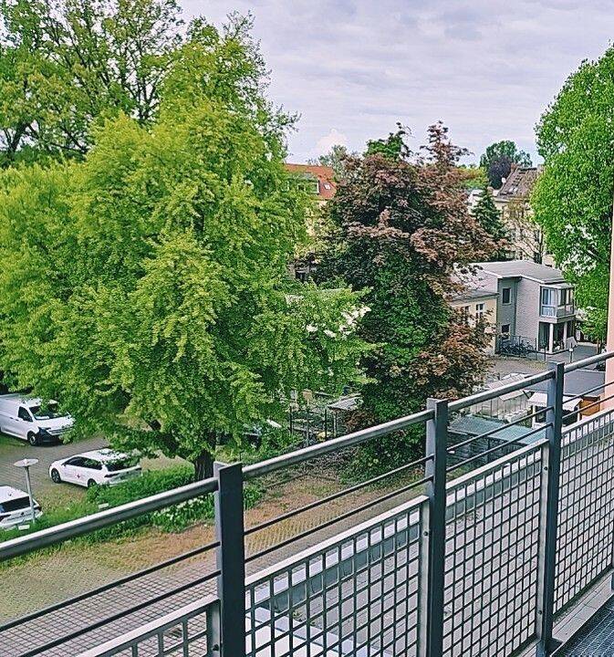 Sonnige, helle 3-Raum-Wohnung mit neuer Einbauküche